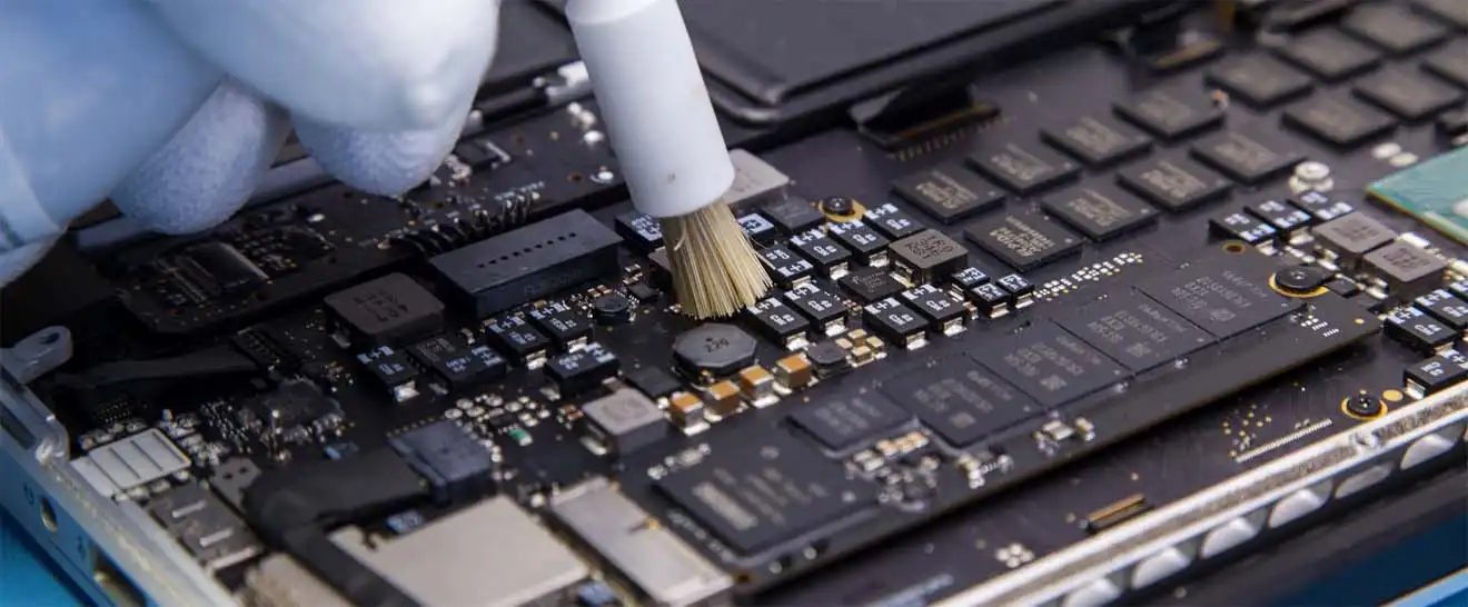 Чистка Apple MacBook от пыли в Одинцово | Замена термопасты